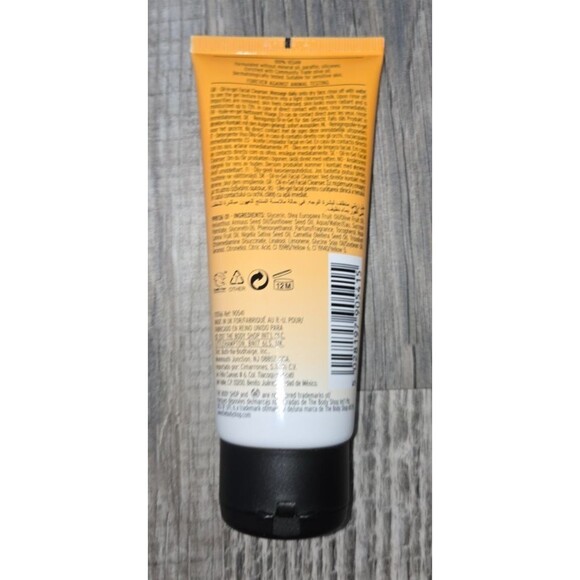 THE BODY SHOP Oils of Life Intensely Revitalising Cleansing Oil-In-Gel 3.3 oz - Picture 2 of 3